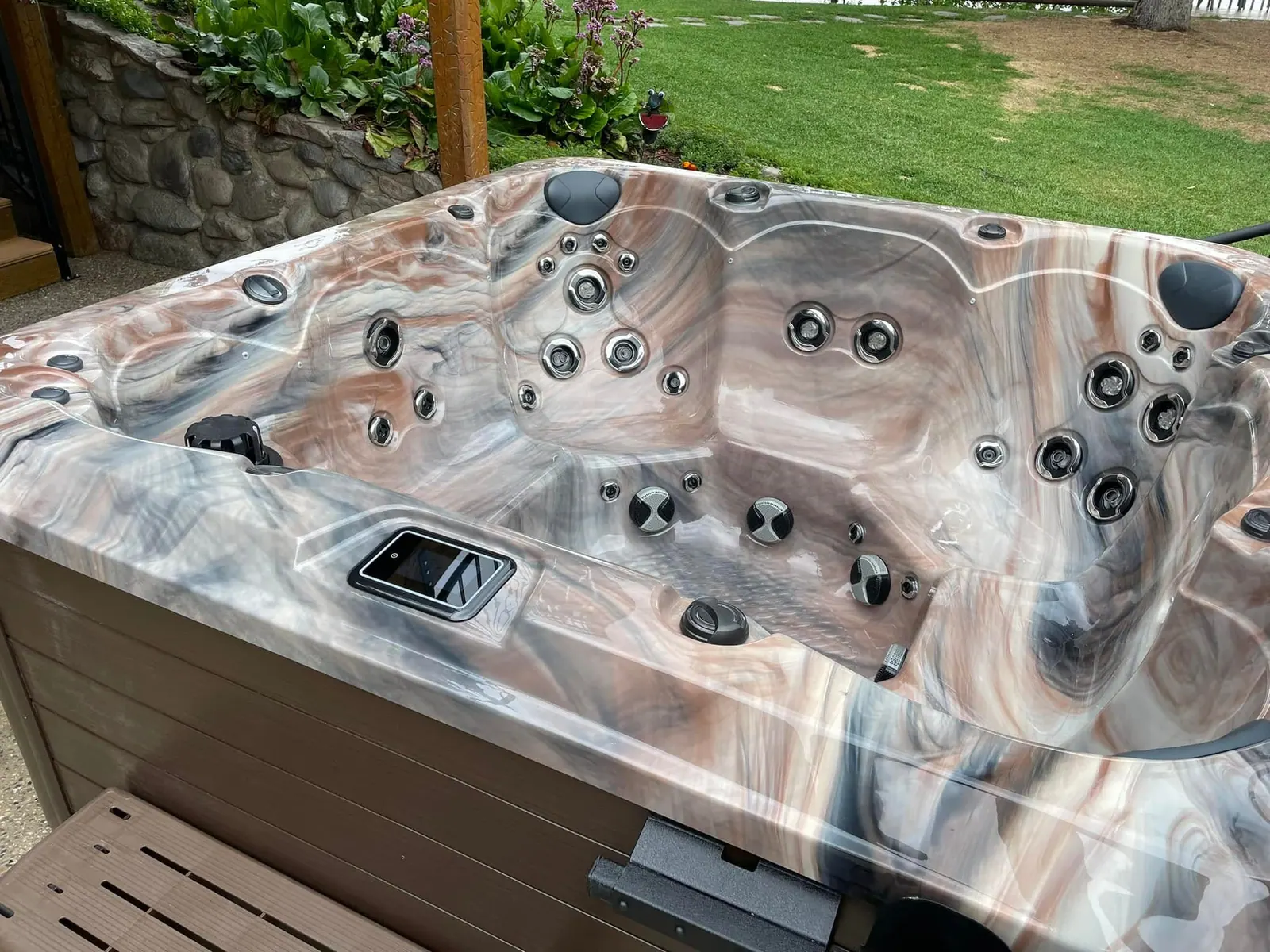 Horizon composite spa shell